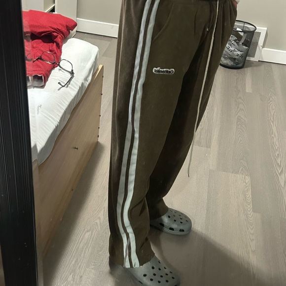 Vintage wide leg brown sweatpants - Picture 4 of 5